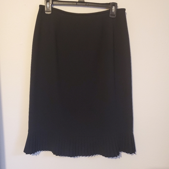 Le Suit ~ Classic Black 2 pc Skirt Suit - Picture 4 of 7